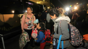 Un avión con migrantes varados en la frontera chilena-peruana despega hacia Venezuela