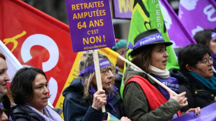 Las marchas por el Día de la Mujer denuncian la reforma de las pensiones en Francia