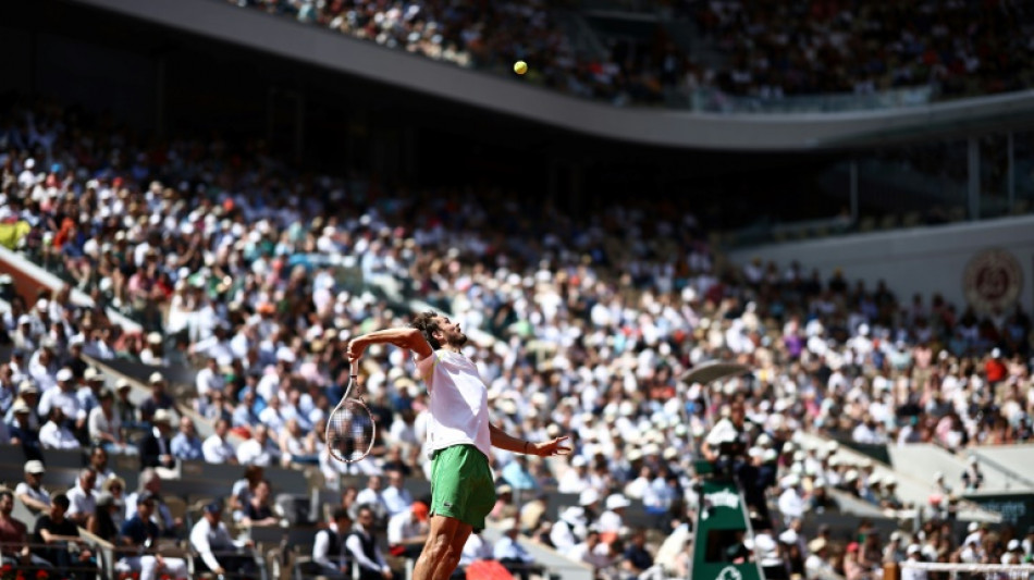 Roland-Garros: Medvedev tombe de très haut, retour gagnant pour Zverev