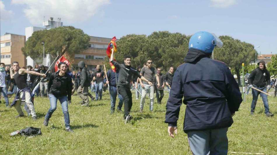 Scontri Pisa, una decina i poliziotti indagati