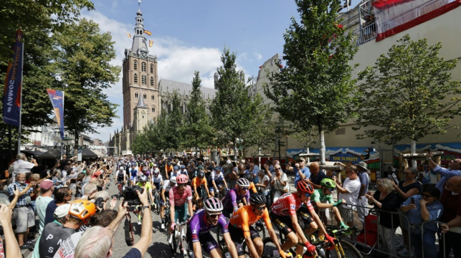 Sam Bennett wins sprint to take Vuelta second stage 