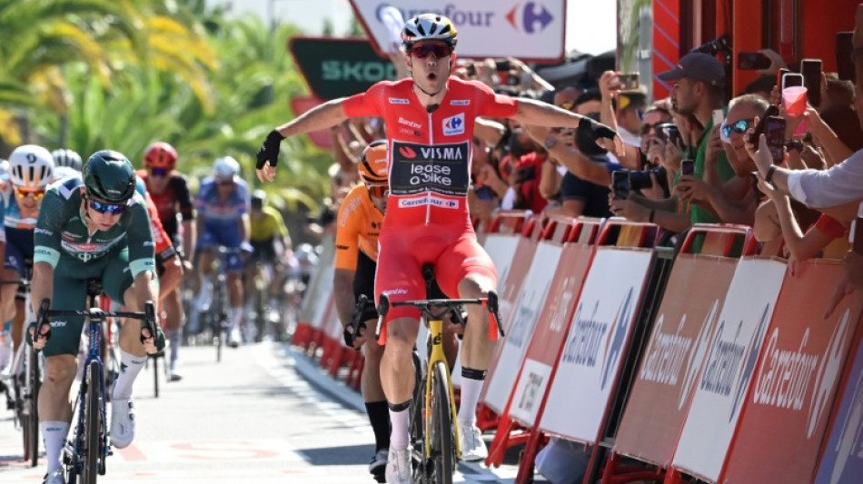 Tour d'Espagne: Van Aert mate Groves au sprint et remporte la 3e étape