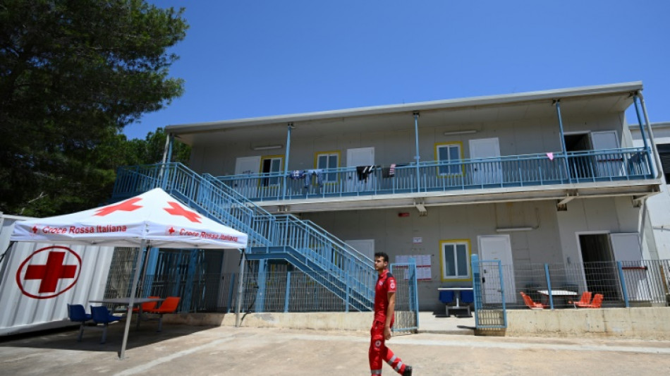 La Cruz Roja toma las riendas de un funesto centro de migrantes en Lampedusa