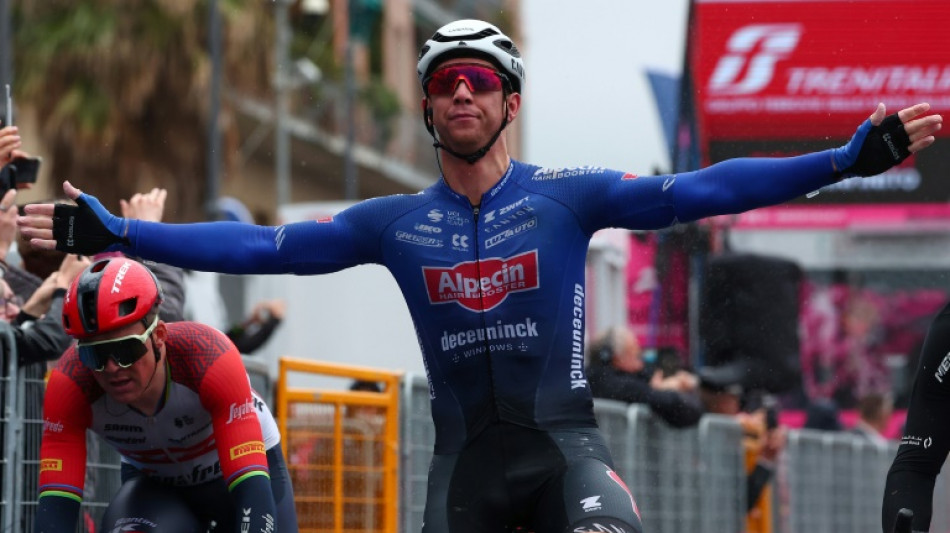 Tour d'Italie: Kaden Groves s'impose dans un jeu de quilles