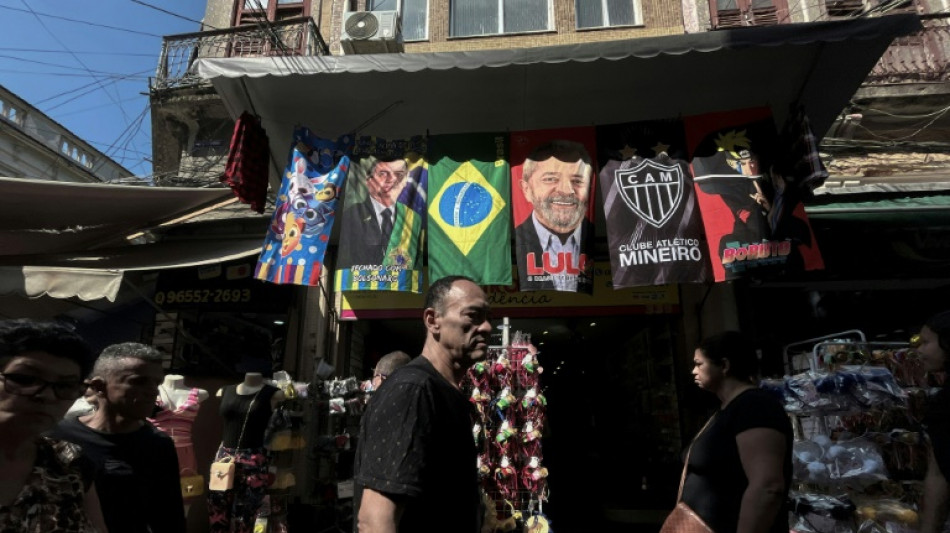 ¿Lula o Bolsonaro? En Rio, las toallas con efigies se popularizan a tres meses de los comicios