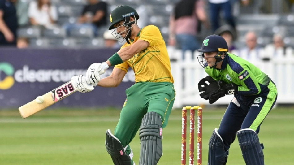 Hendricks leads South Africa to 211-5 in 1st Ireland T20