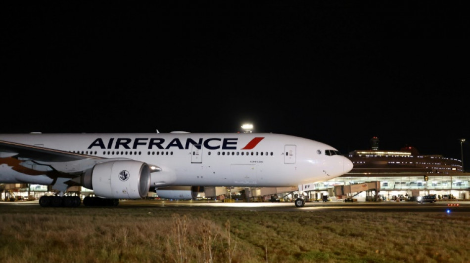 Mondial: les Bleus ont atterri à Roissy, direction la Concorde, liesse en Argentine