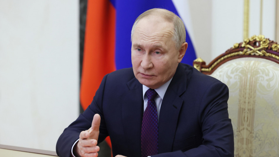 Putin, 'in mondo che cambia soldati difendono futuro Russia'