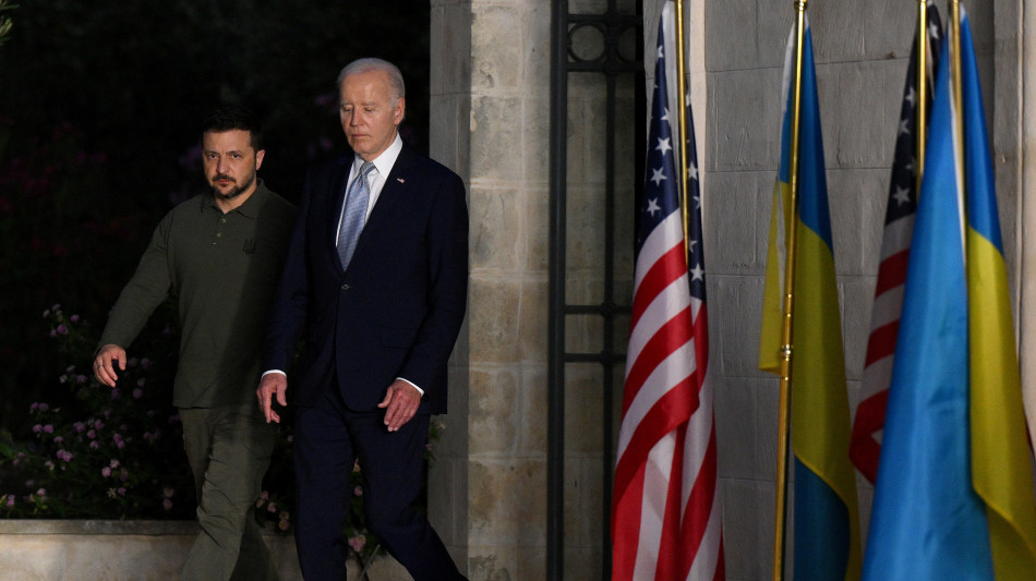 Biden e Zelensky firmano l'accordo di sicurezza