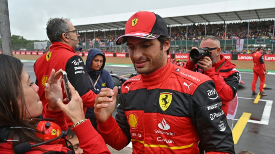 F1: Carlos Sainz s'offre en Grande-Bretagne la première pole position de sa carrière 