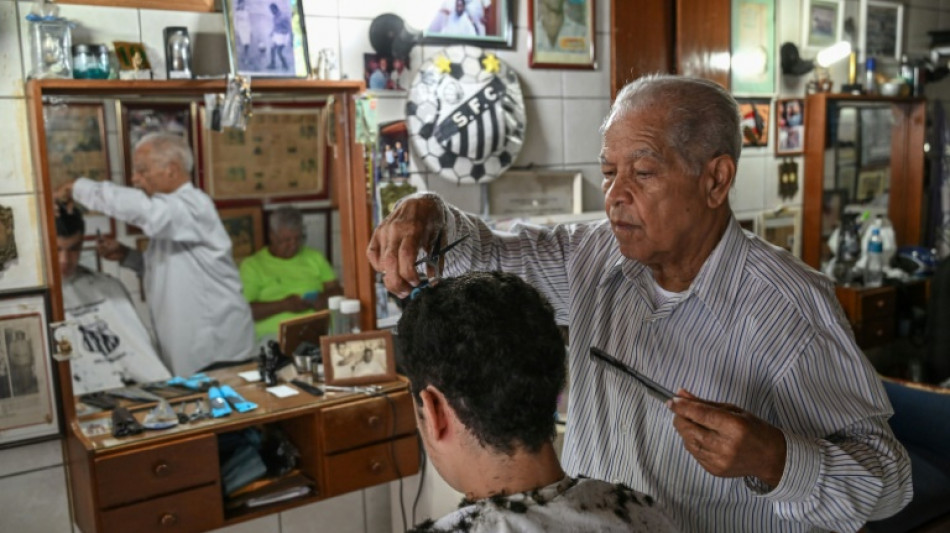 Le coiffeur de Pelé a perdu "un grand client et un grand ami"