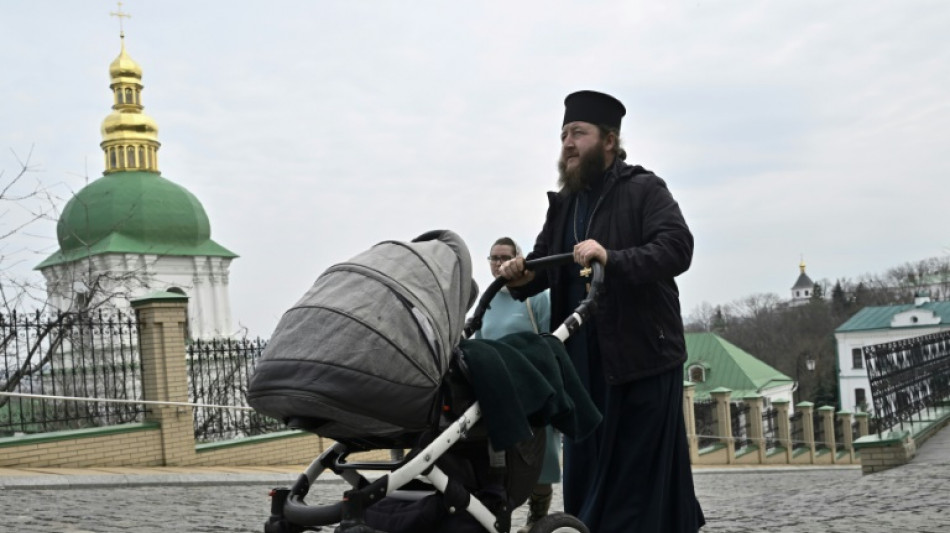 Monjes decididos a resistir la orden de expulsión de un monasterio histórico en Kiev