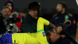 Foot: Neymar sort sur blessure contre l'Uruguay