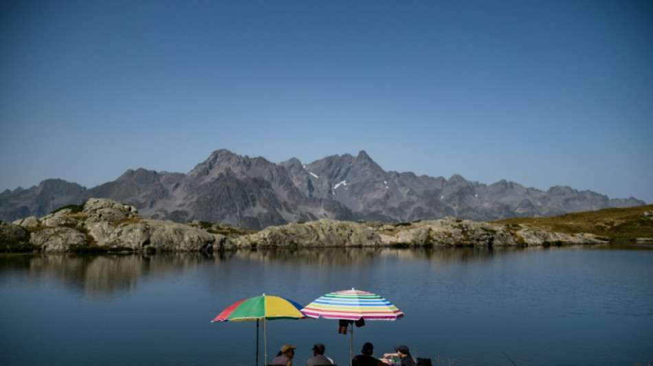 Canicule: pas de répit, la France cherche la fraîcheur