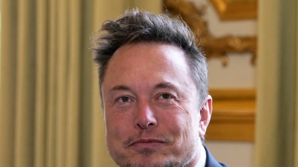 Elon Musk fala sobre veículos de nova geração com ministro da Indústria da China