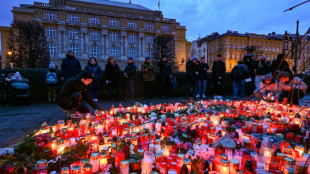 República Checa rinde homenaje a víctimas de matanza en universidad