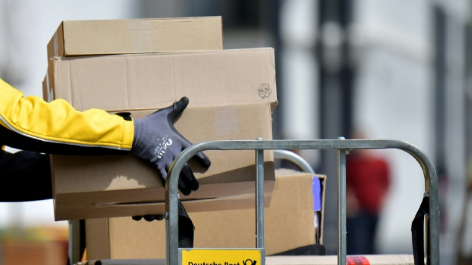 Überfall auf Paketboten in Düsseldorf: Täter räumen ganzes Zustellerfahrzeug aus