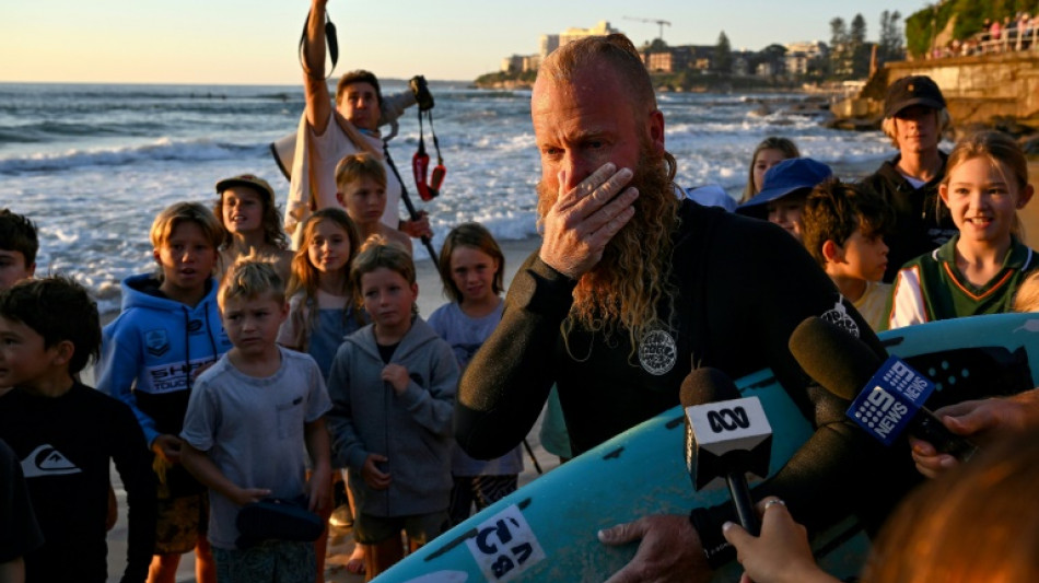 Australiano bate récord del mundo de horas seguidas surfeando