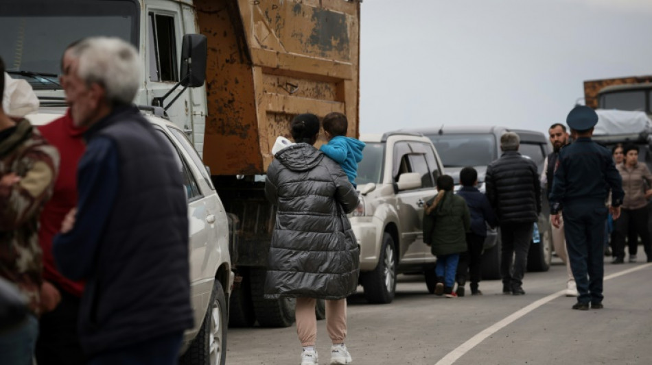 Miles de refugiados llegan a Armenia y Azerbaiyán promete "garantizar" los derechos de los que se queden