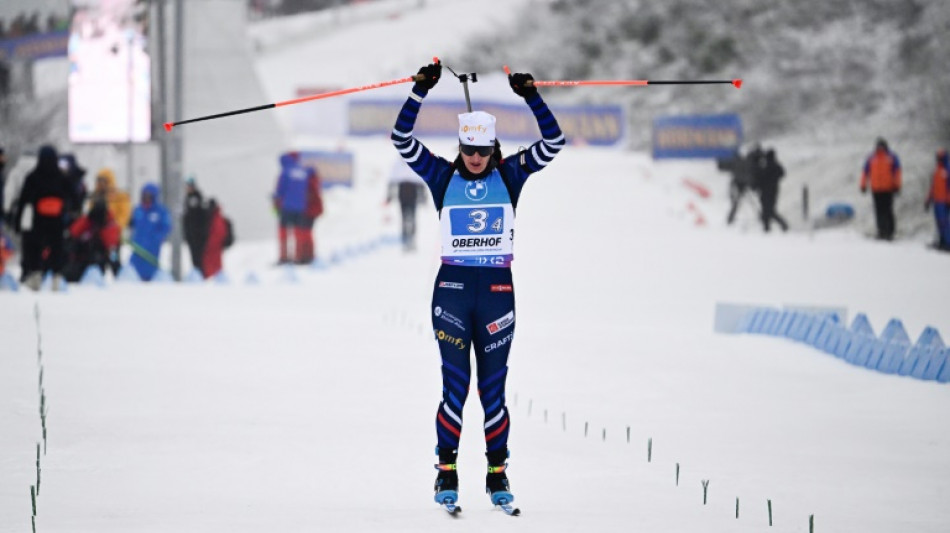 Biathlon: après la domination individuelle, les Françaises passent à la victoire collective