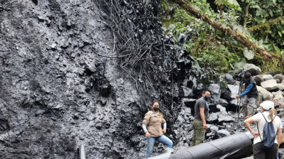 Derrame petrolero afecta a reserva ambiental y un río en Amazonia ecuatoriana