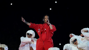 Rihanna revient sur scène, au Super Bowl, de nouveau enceinte 