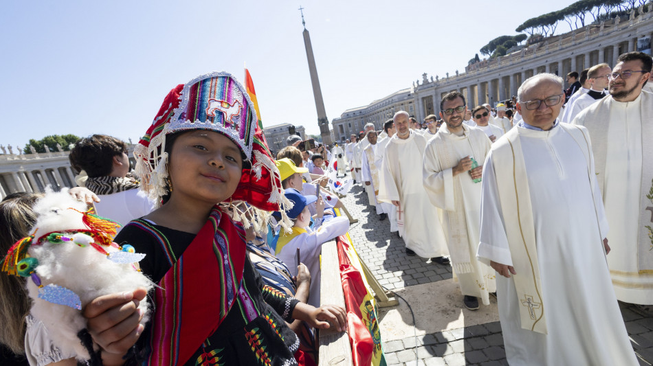 Il Papa con Benigni, la pace al centro di incontro con i bambini