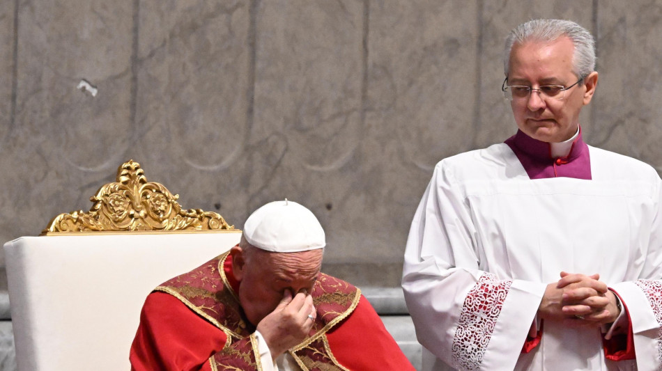 Il Papa, 'sono vicino all'Iran in questo momento difficile'