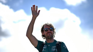 Hamilton leads affectionate tributes to retiring Vettel