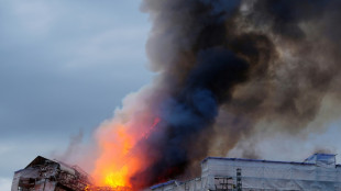 Riesiges Feuer in historischer Börse von Kopenhagen