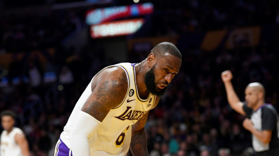 NBA: LeBron James a refusé une opération du pied pour viser les play-offs avec ses Lakers