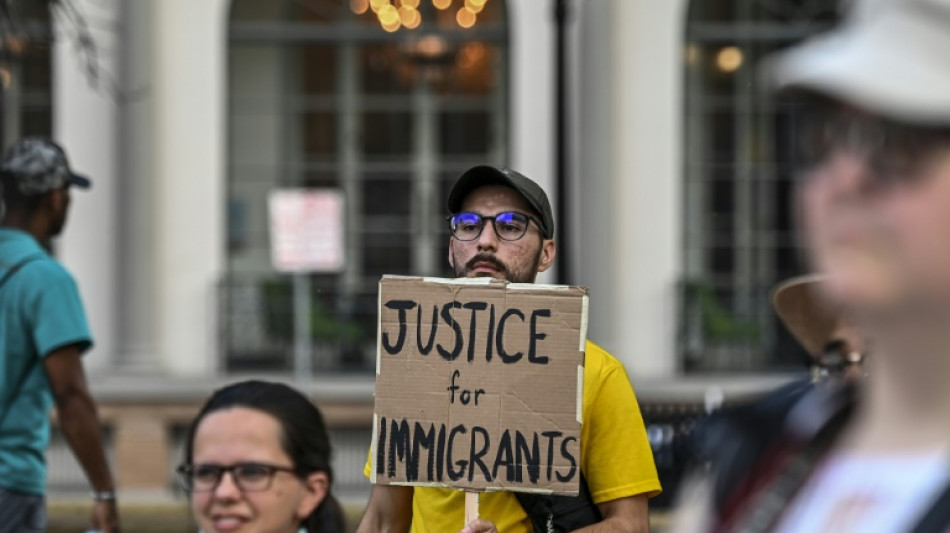 Residentes de Texas lamentan muerte de 53 migrantes en un camión