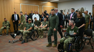 "¡Sé fuerte!": Zelenski reconforta a soldados ucranianos en un hospital de Nueva York