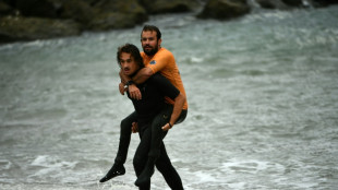 "Lui c'est les yeux, moi les jambes": Pierrot et Maxime, inséparables du para-surf