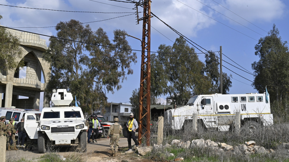 Pro-Hezbollah attaccano mezzi Unifil, ferito generale