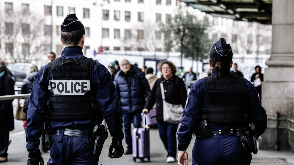 Attacco con coltello in metro a Lione, 3 feriti