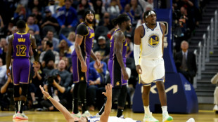 NBA: les Warriors de Curry enfilent leurs bagues et ouvrent la saison en fanfare