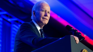 Biden hace promesas a los votantes de más edad y a los obreros