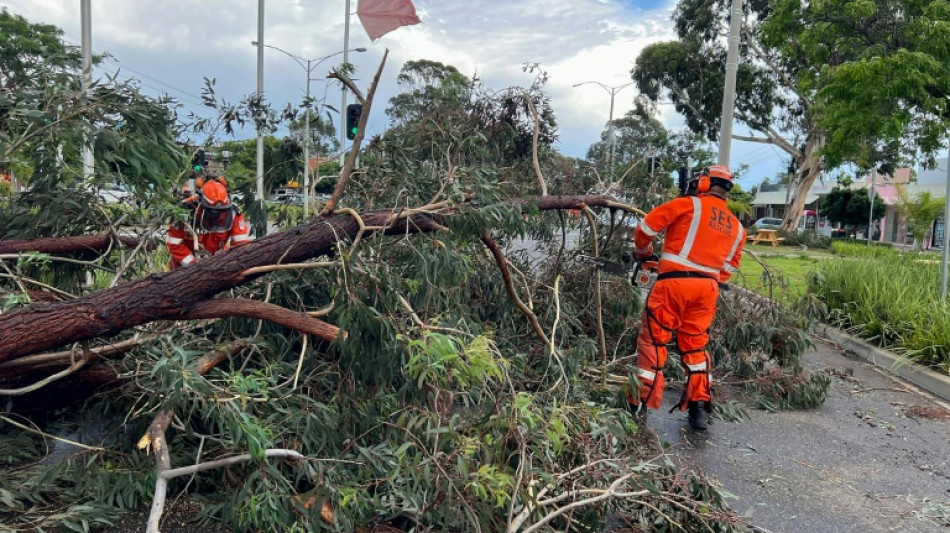 Sturm und Brände in Australien: Ein Toter und 174.000 Haushalte ohne Strom