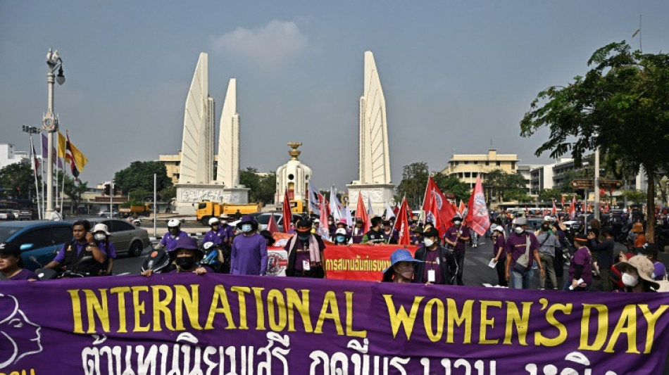 Las mujeres salen a la calle en todo el mundo a defender sus derechos en riesgo