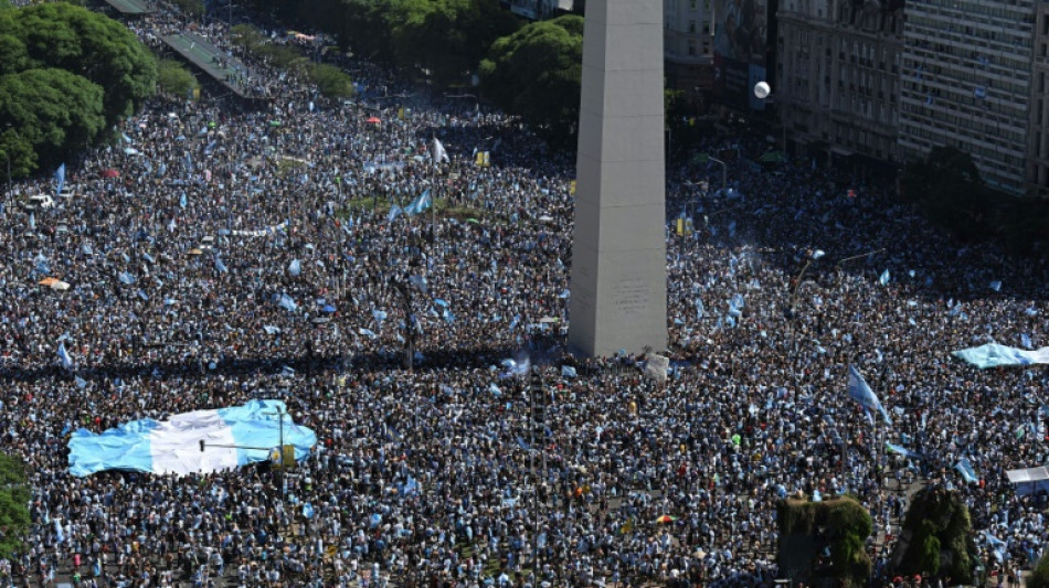 Mondial: ivres de joie, soulagés, les Argentins par millions dans les rues