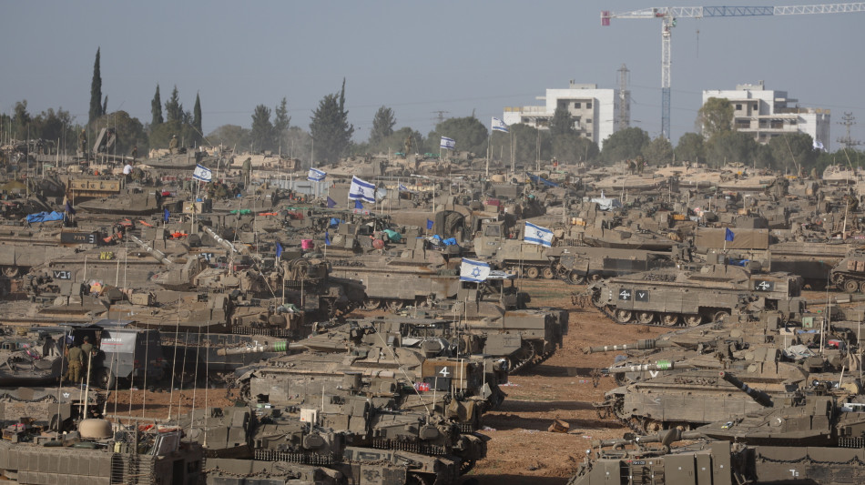 Media, 'tank e truppe Israele circondano parte est Rafah'