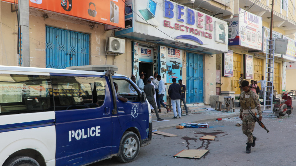 Mogadiscio, esplosione in un caffè dove guardavano finale Euro