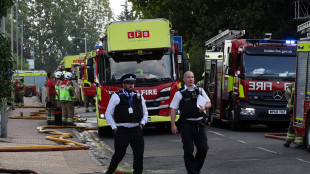 Incendio in un hotel di lusso a Londra, oltre 100 evacuati