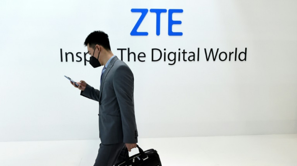 La UE veta equipos de chinos Huawei y ZTE por temores de espionaje