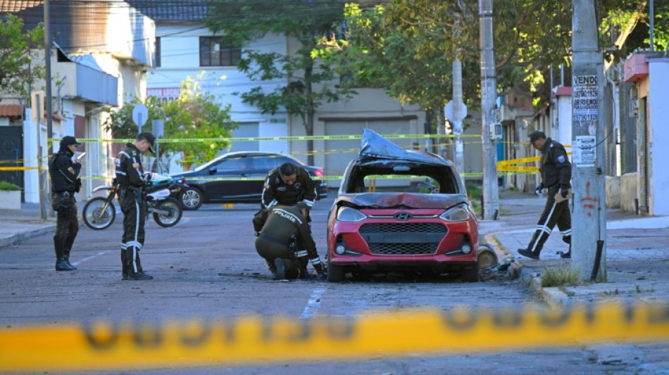 Dos coches bomba y decenas de guardias retenidos por presos sacuden Ecuador