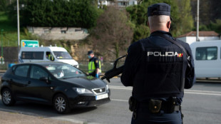 Abren expediente a policía español que ofrecía días libres por cantidad de migrantes detenidos