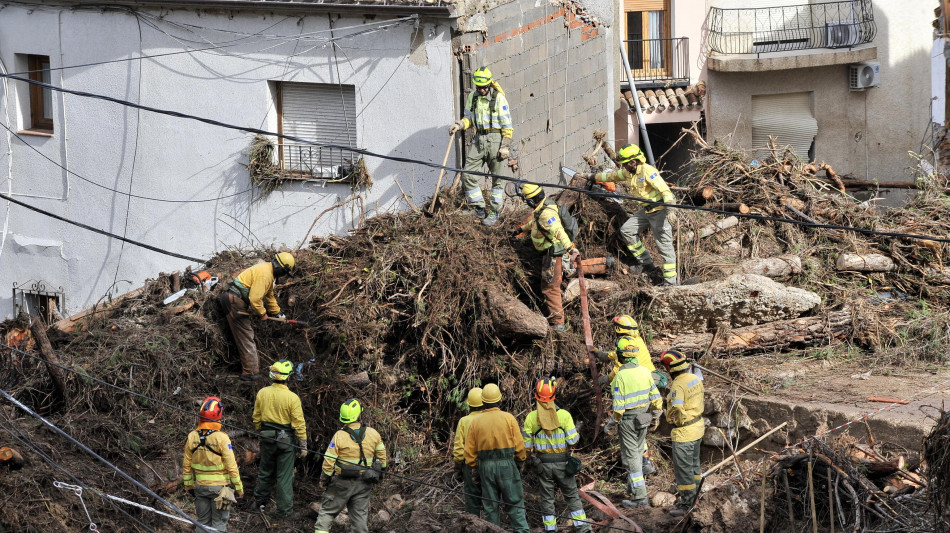 Sale a 64 bilancio delle vittime in Spagna, molti dispersi