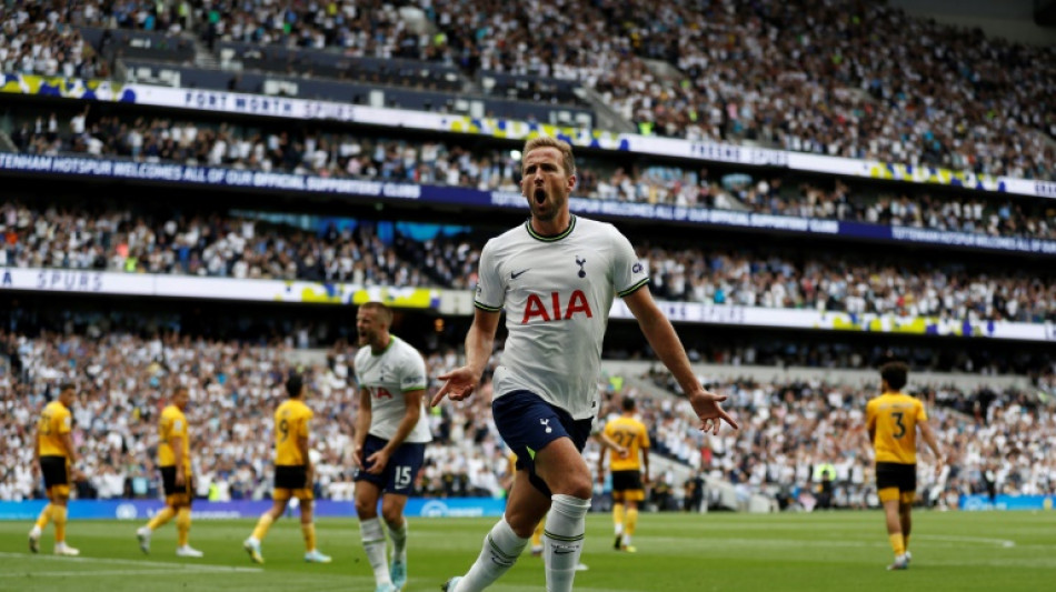 Kane takes Tottenham top, unsettled Leicester lose again