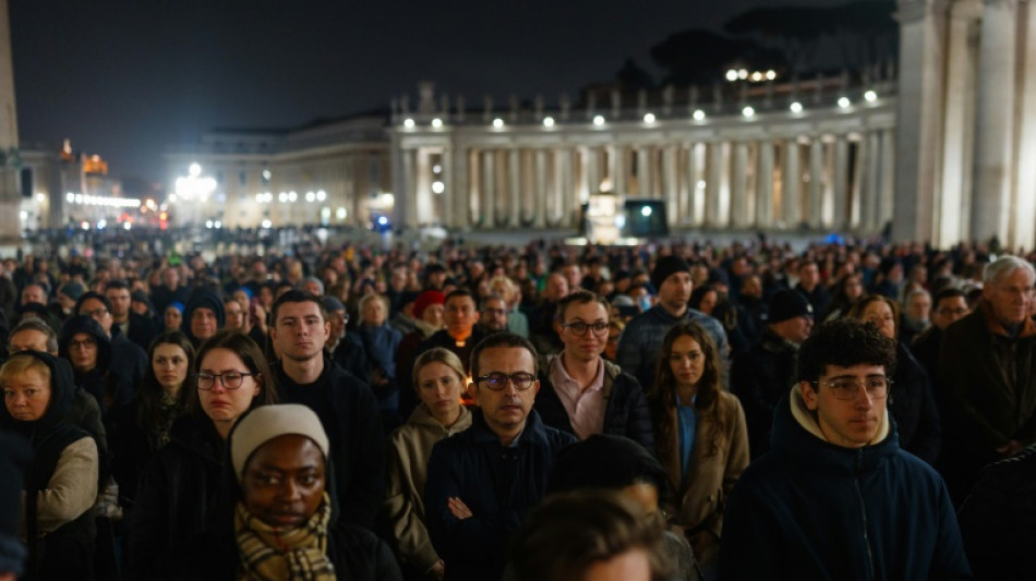 Papa Francisco 'dormiu bem', anuncia Vaticano após 14 dias de hospitalização